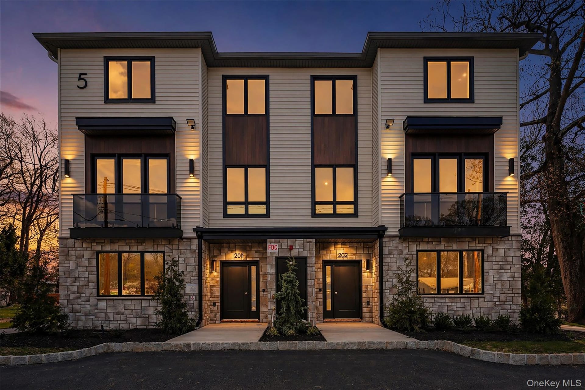 5 Mirror Lake Rd Unit 202, Spring Valley, NY 10977