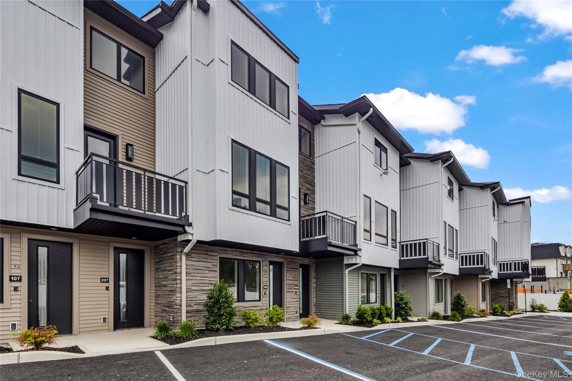 17 Union Rd Unit 208, Spring Valley, NY 10977
