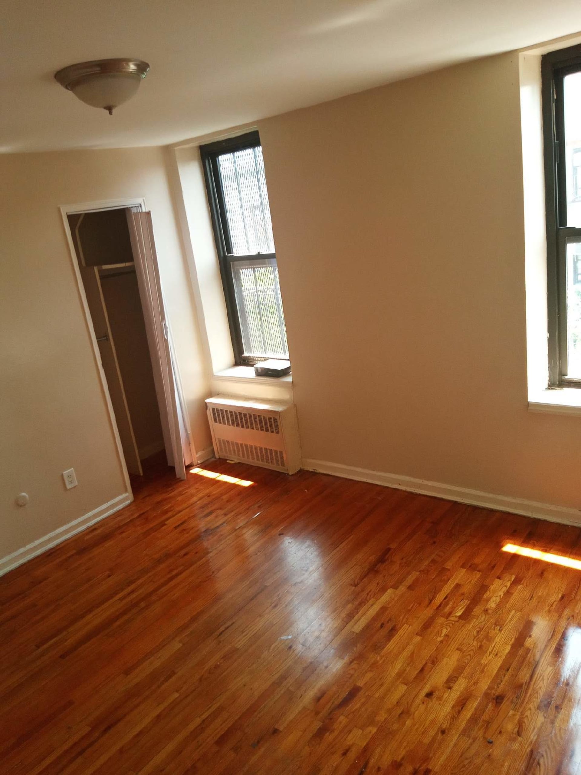  1 Bedroom kitchen and dining room 