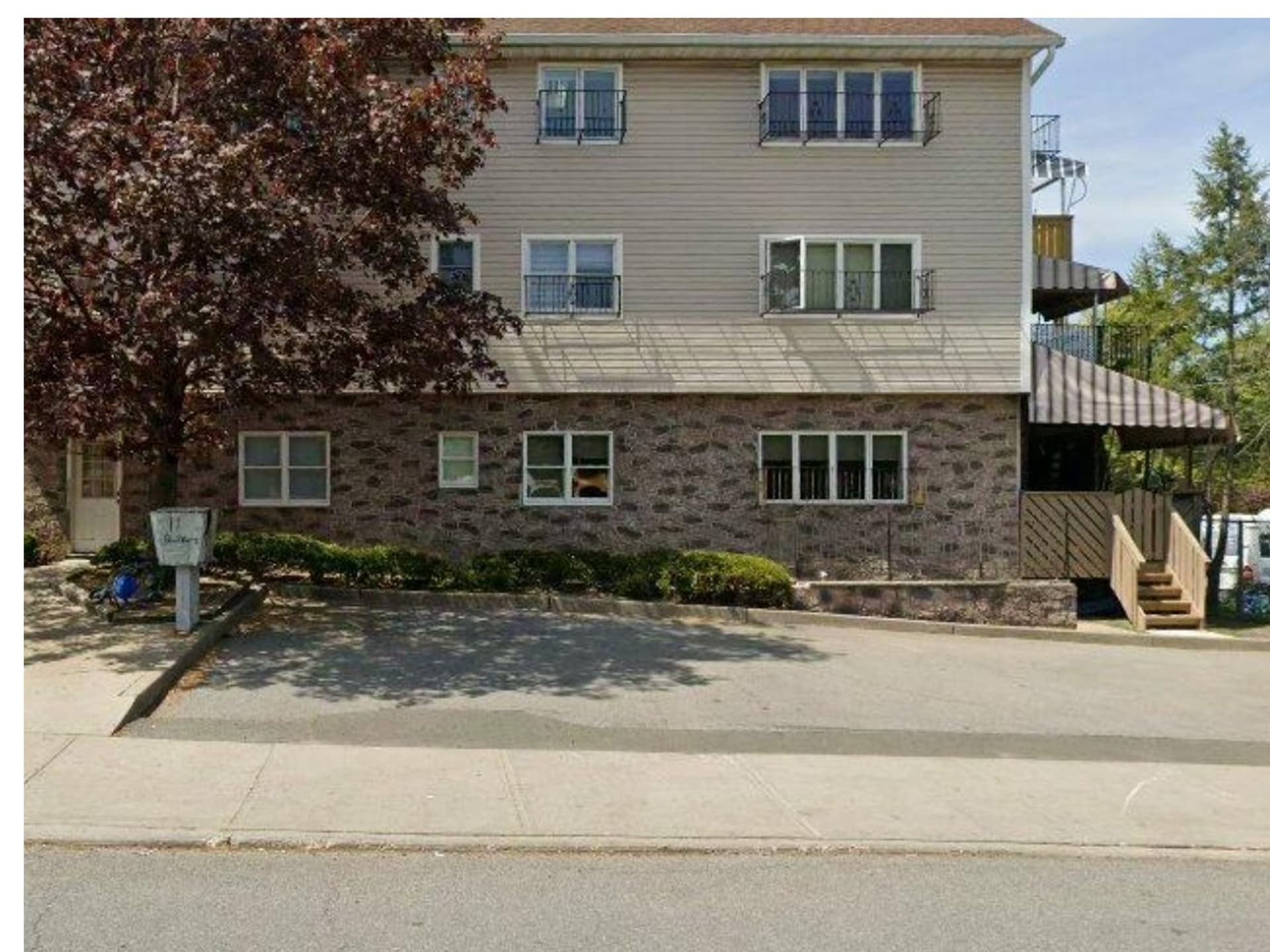 6-Room Apartment with Attic in Center of Kiryas Joel, NY - More Private Setting