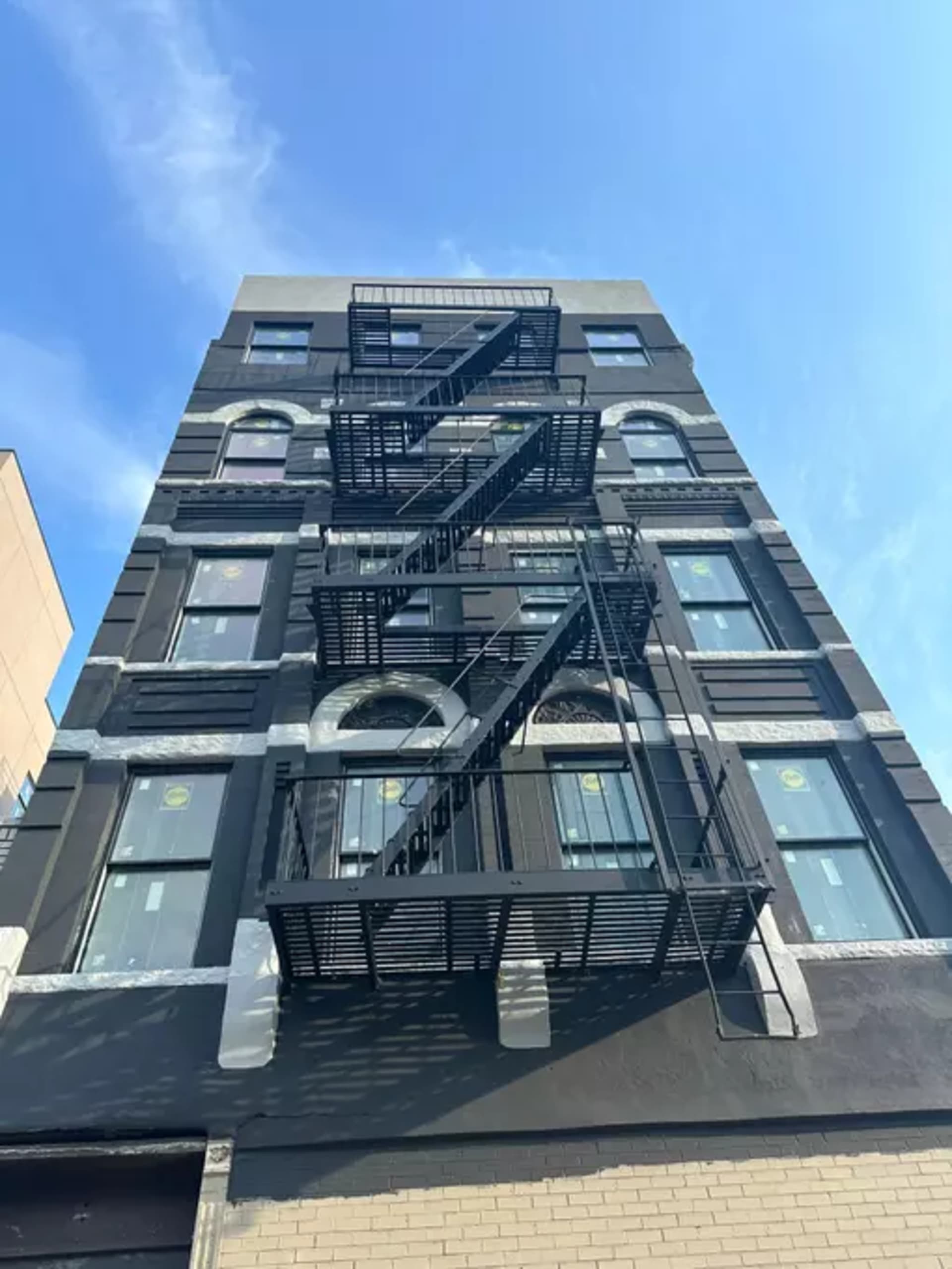 2 Bedroom House in Brooklyn for Sale