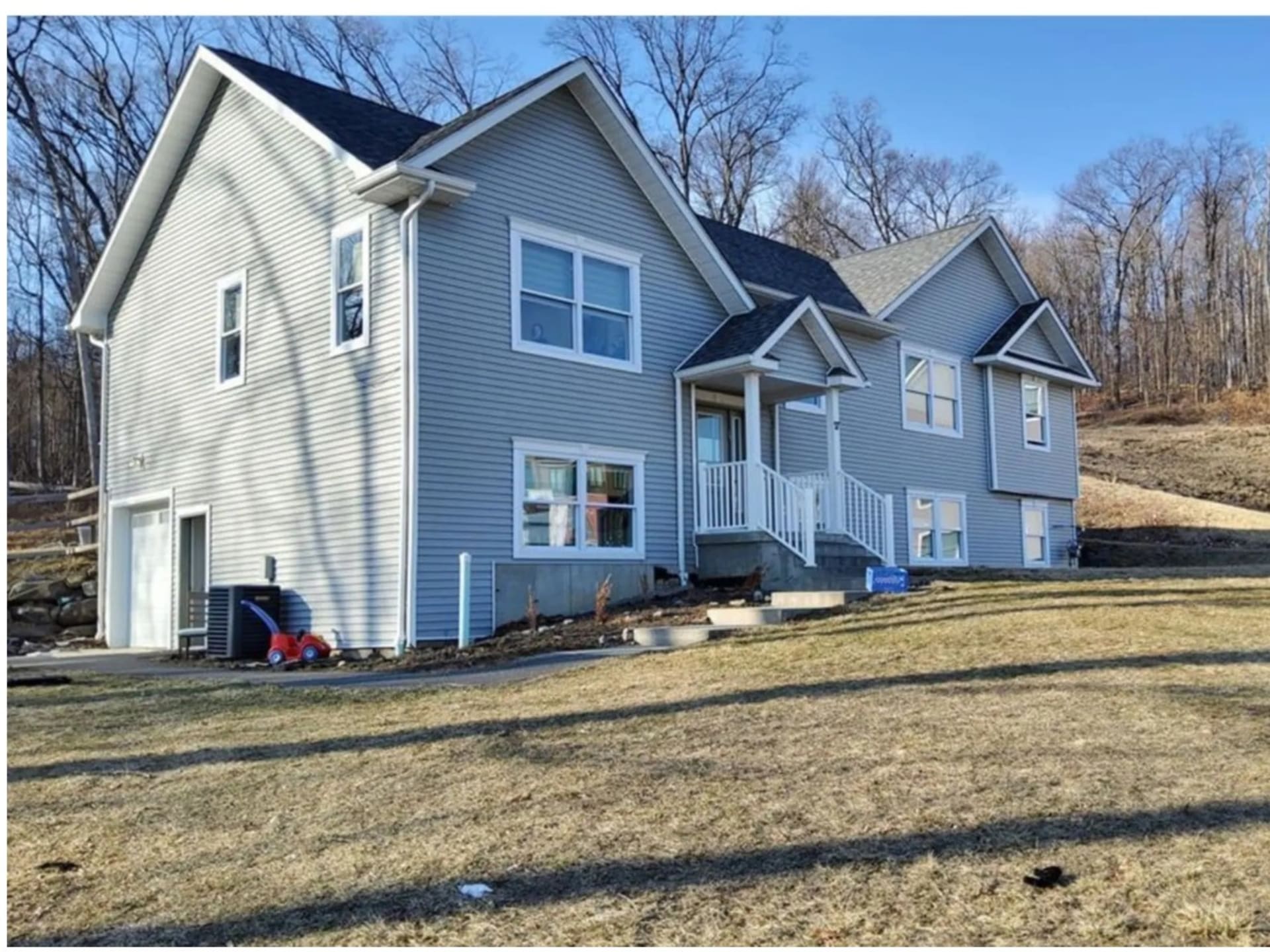 Stunning Private House For Sale in Woodbury Junction!
