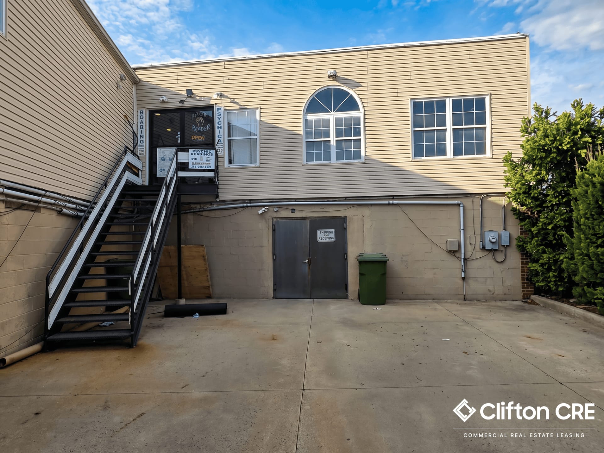 1,640 SF Office/Retail Space For Lease
