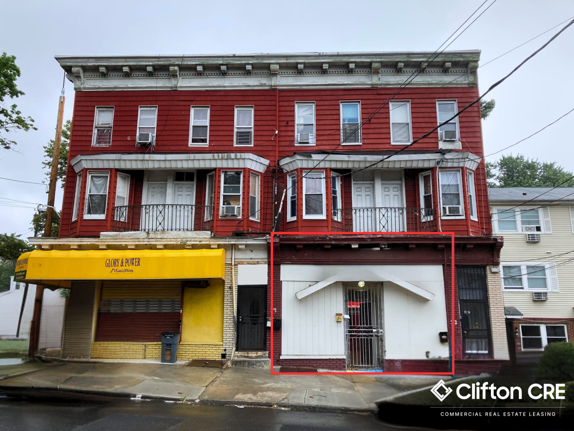 1,000 SF Retail Space For Lease