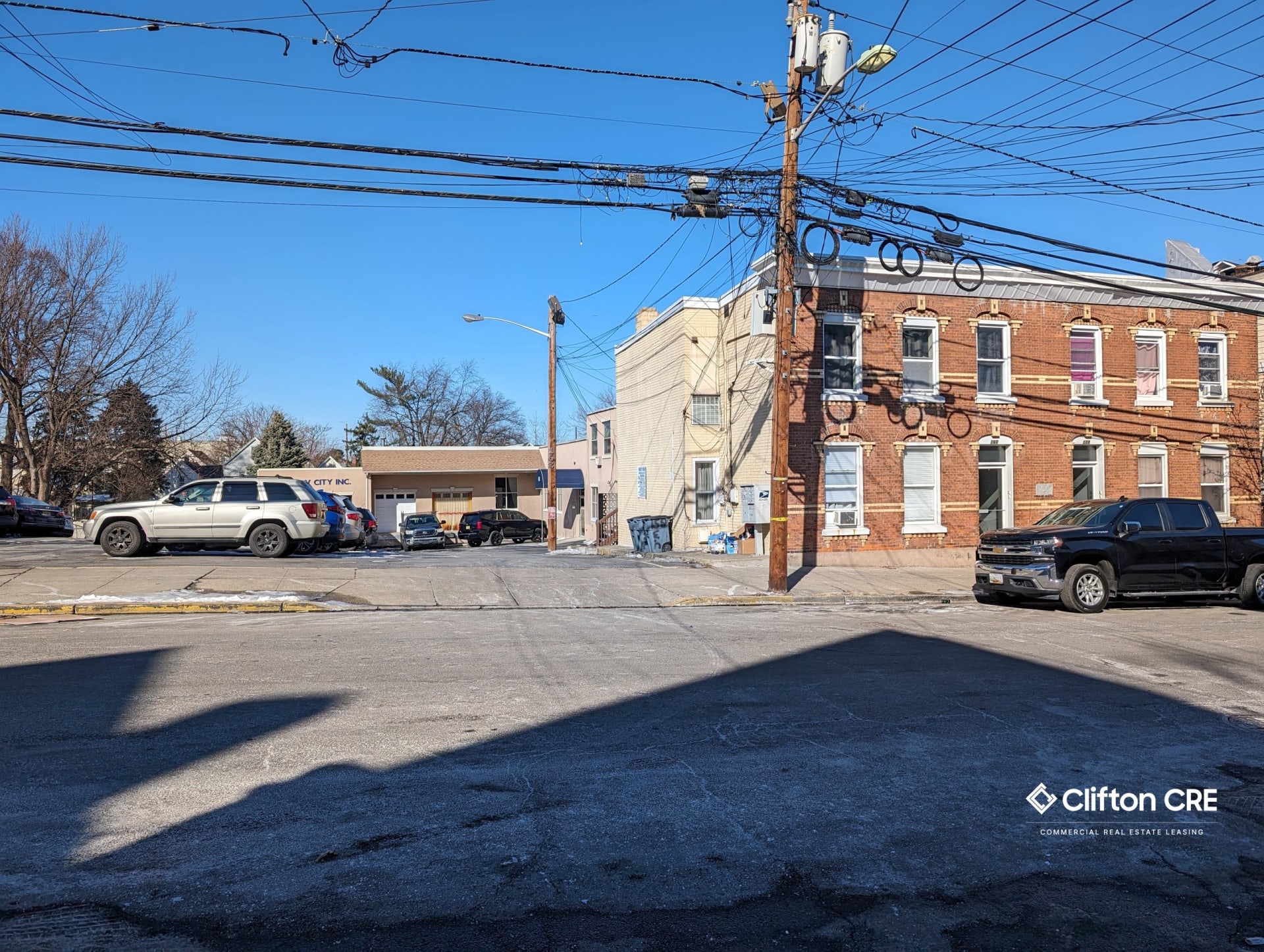 6,900 SF Warehouse Space + 2 Loading docks For Lease