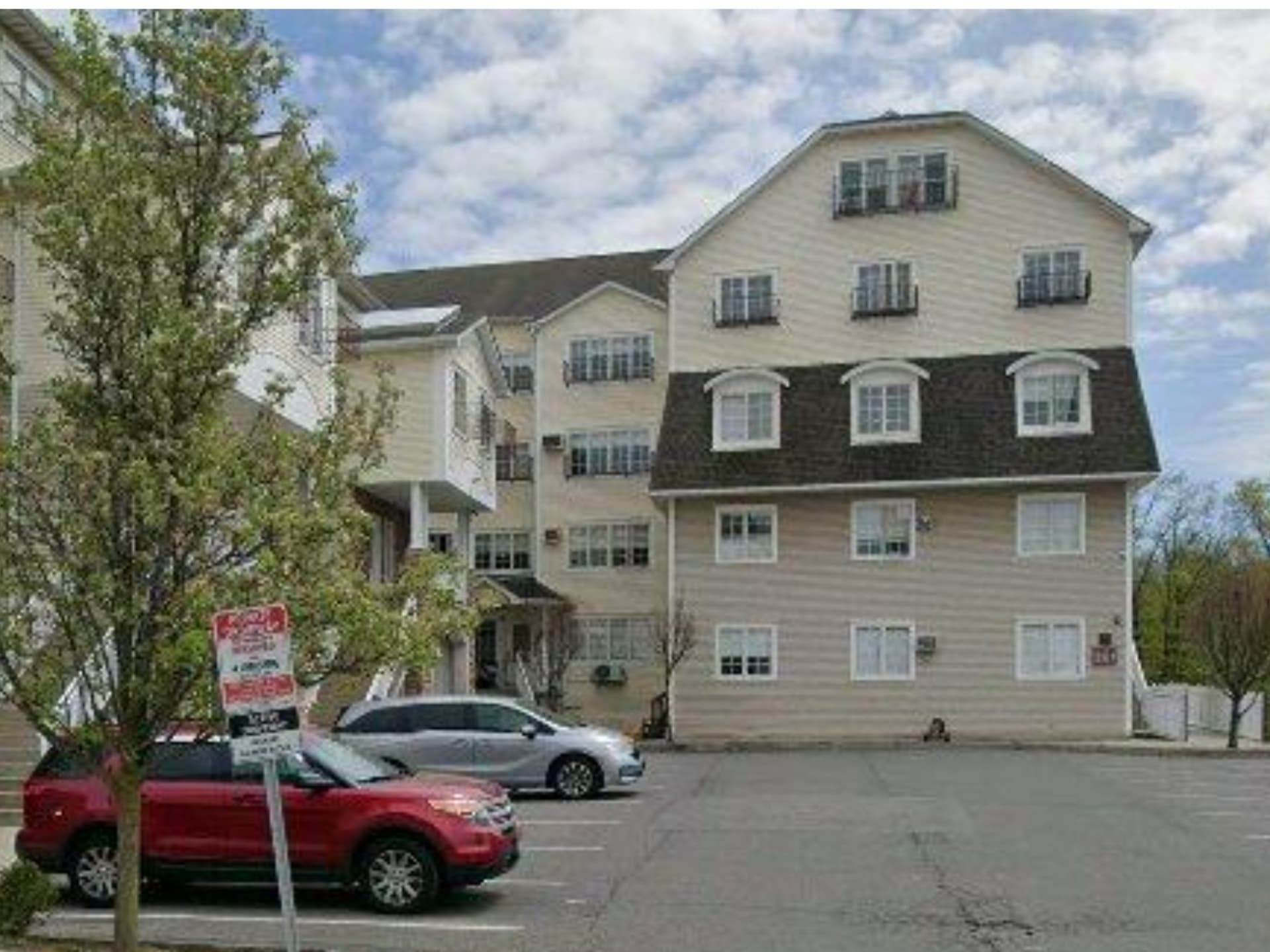 Charming 6-Room Apartment in Center of Kiryas Joel - $550K