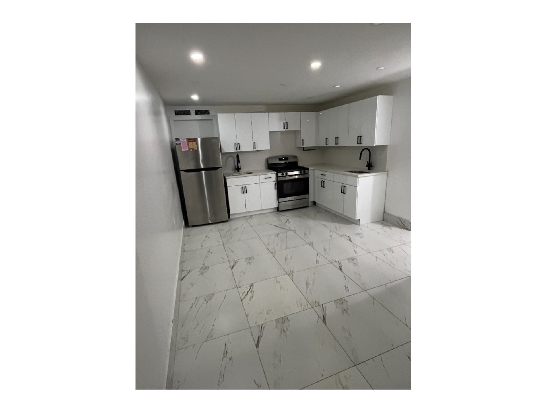 1 Bedroom Basement Apartment for Chusen Kallah with appliances