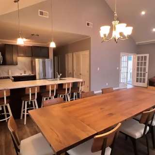 4 Bedroom House in Woodridge - Move-In Ready!