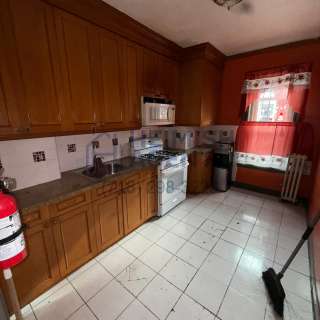 3 Bedroom Rental in Brooklyn (photo 3 of 8)