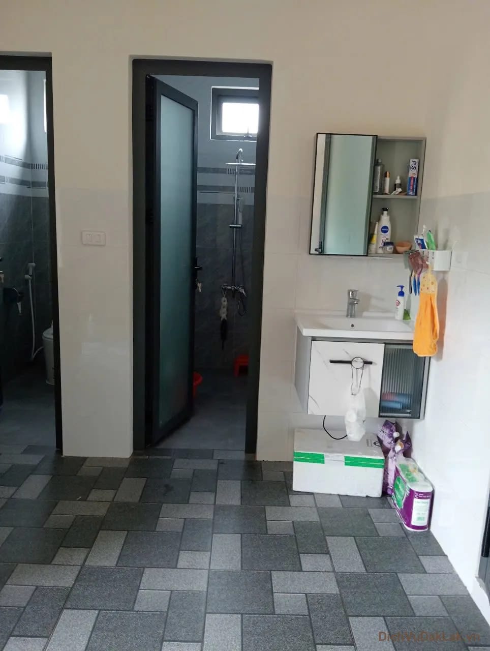 phòng vệ sinh sạch sẽ Krông Pắc