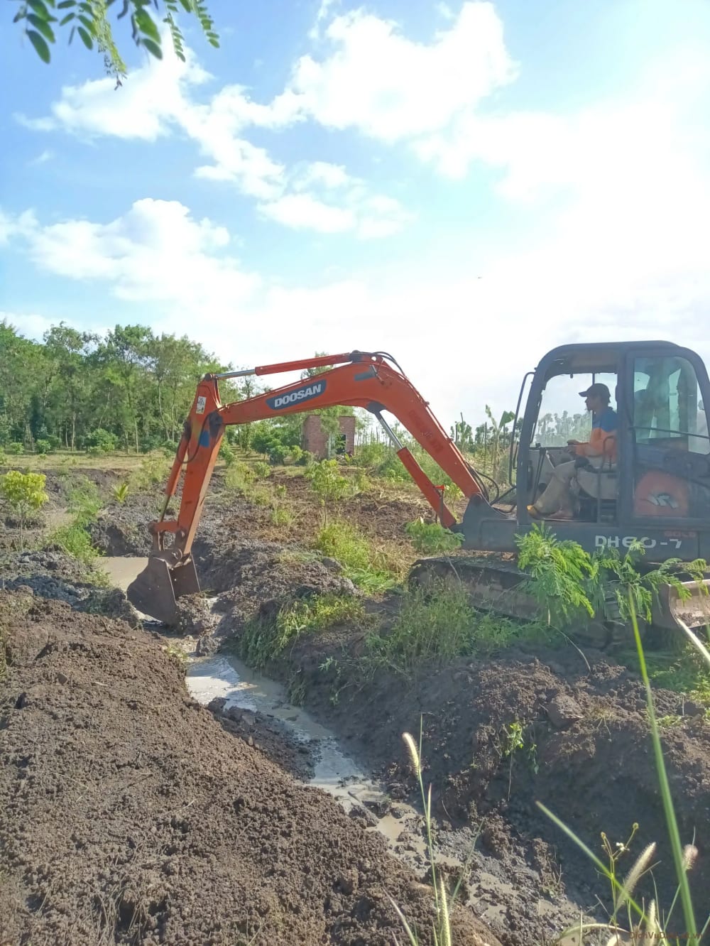 Máy múc tại Cumgar Đắk Lắk
