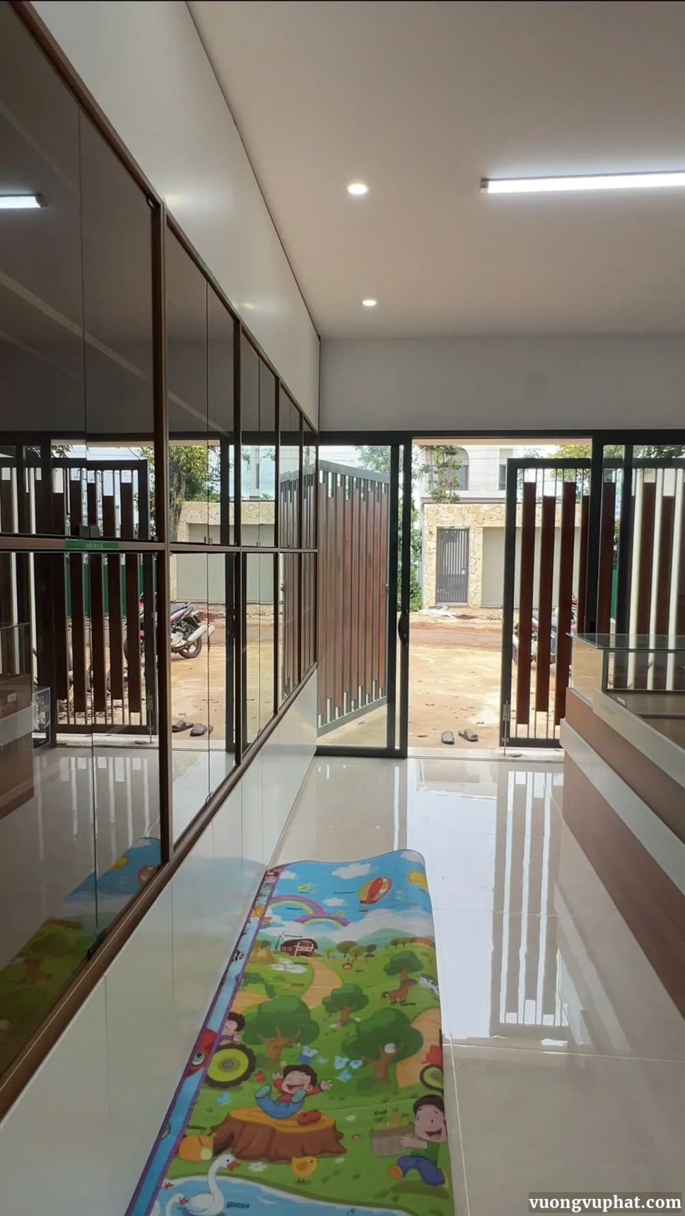cải tạo sân thành tiệm thuốc tại bmt