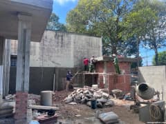 đội xây nhà bảo vệ ốp gạch sân và xây tường rào Quỷ tín Dụng Tân Hoà tại Đắk Lắk