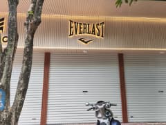 Bảng hiệu tại Trần Quang Diệu BMT