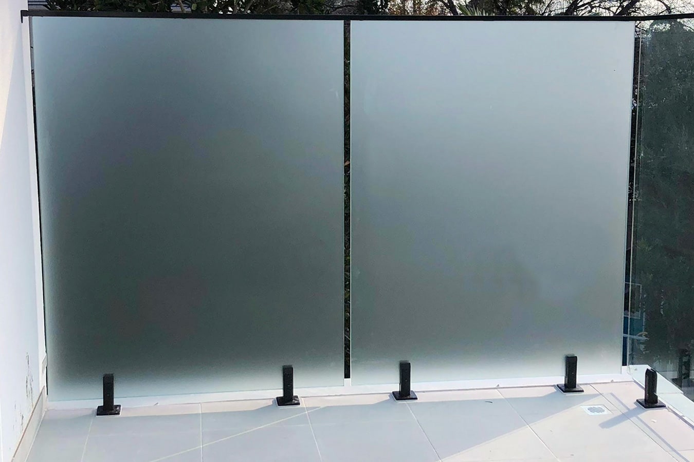 Stylish Glass Privacy Screens & Panels