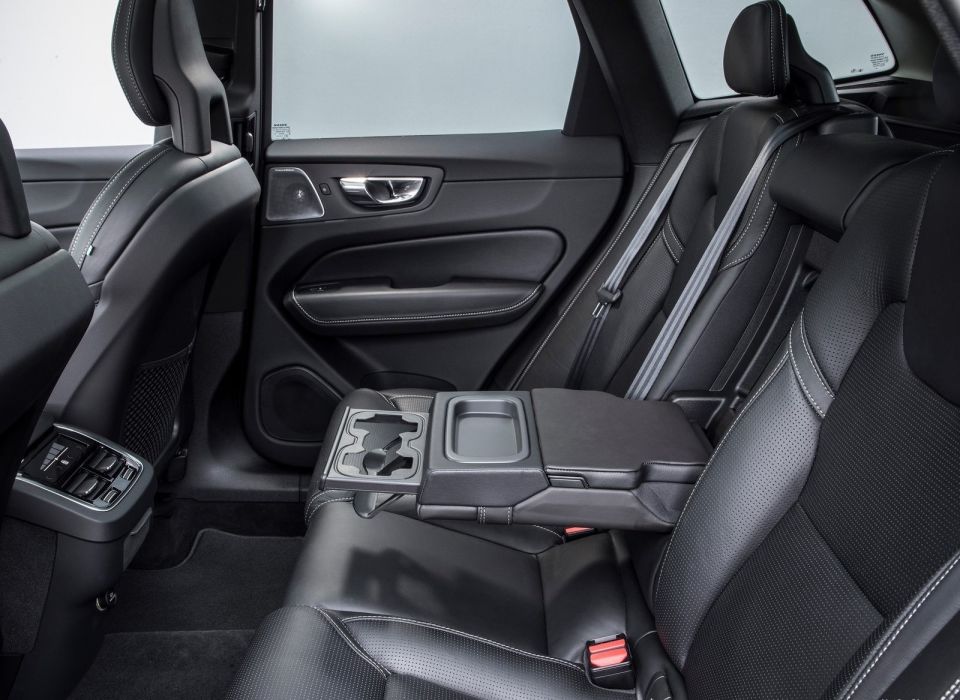 Volvo XC60 T6 AWD Rear interior