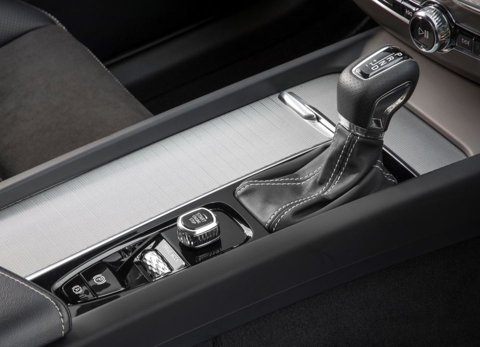 Volvo XC60 T6 AWD Centre console
