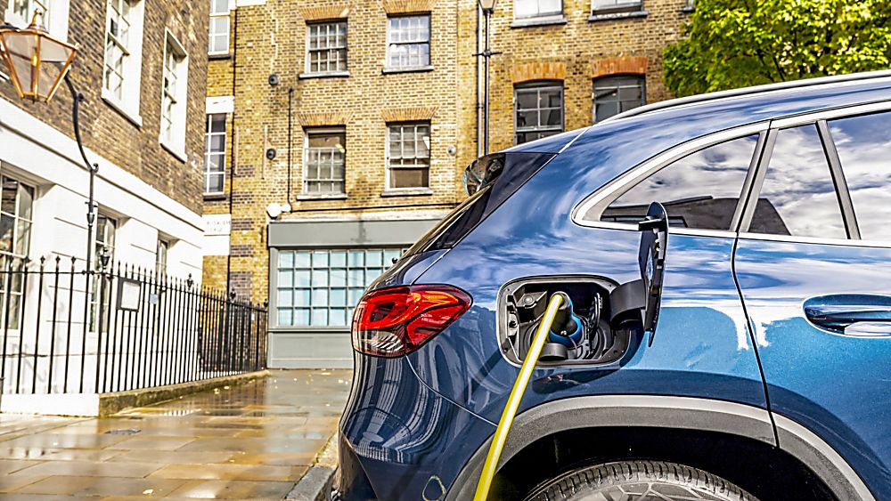 Review: Mercedes-Benz GLA 250 e PHEV Interior Charging