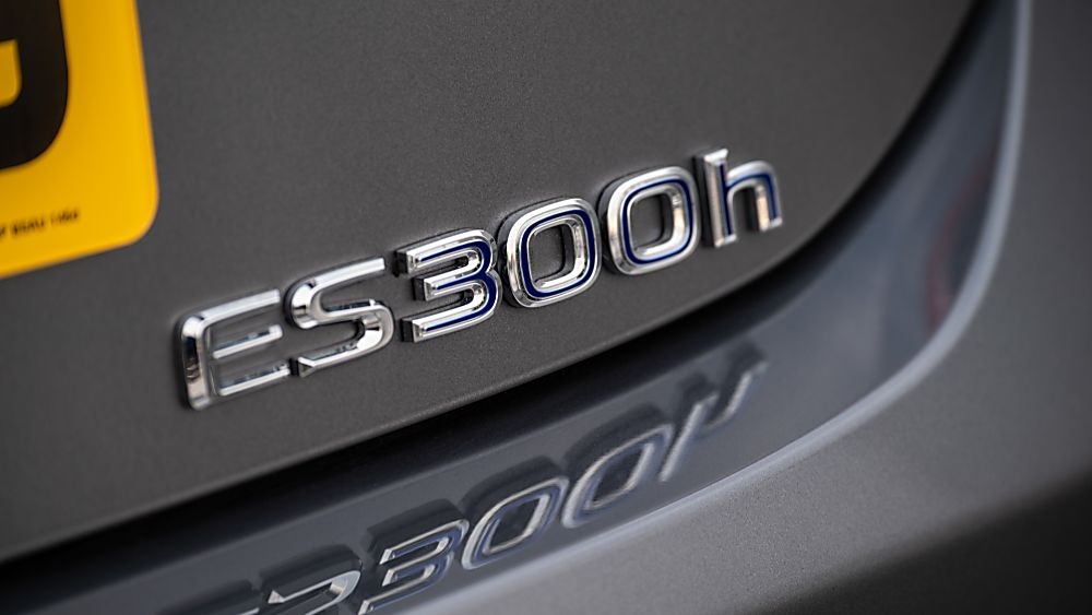 Review: Lexus ES300h saloon - Badge