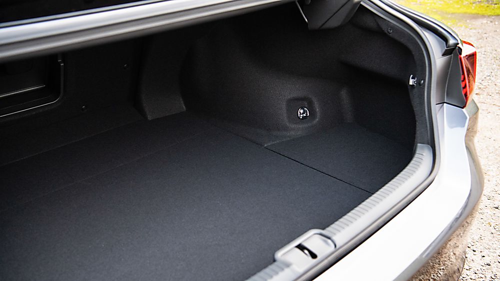 Review: Lexus ES300h saloon - Boot