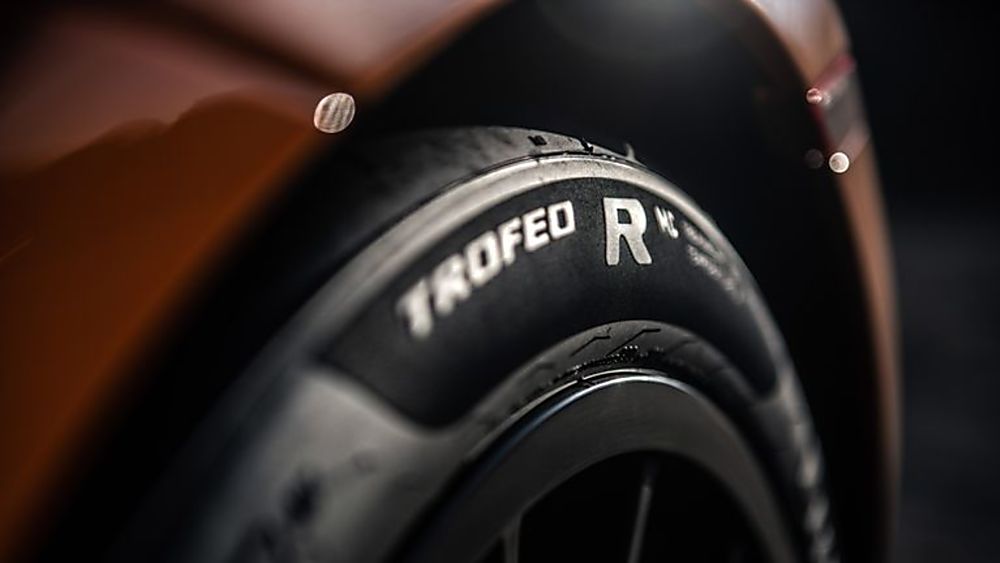 Review: McLaren 620R Tyres