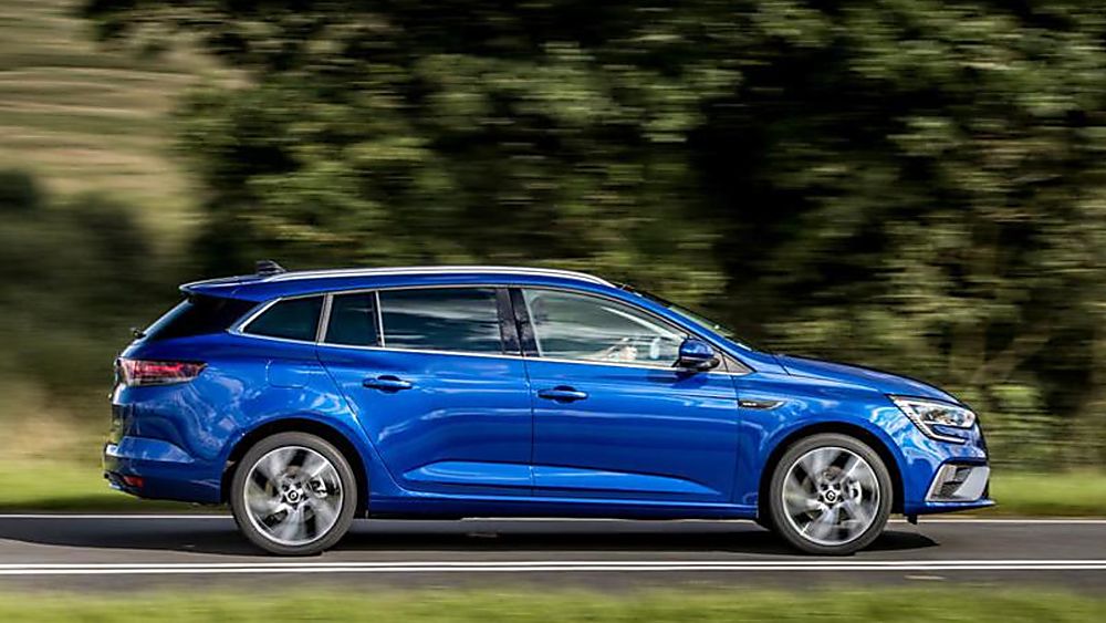 Review: Renault Mégane Sport Tourer E-Tech - Side