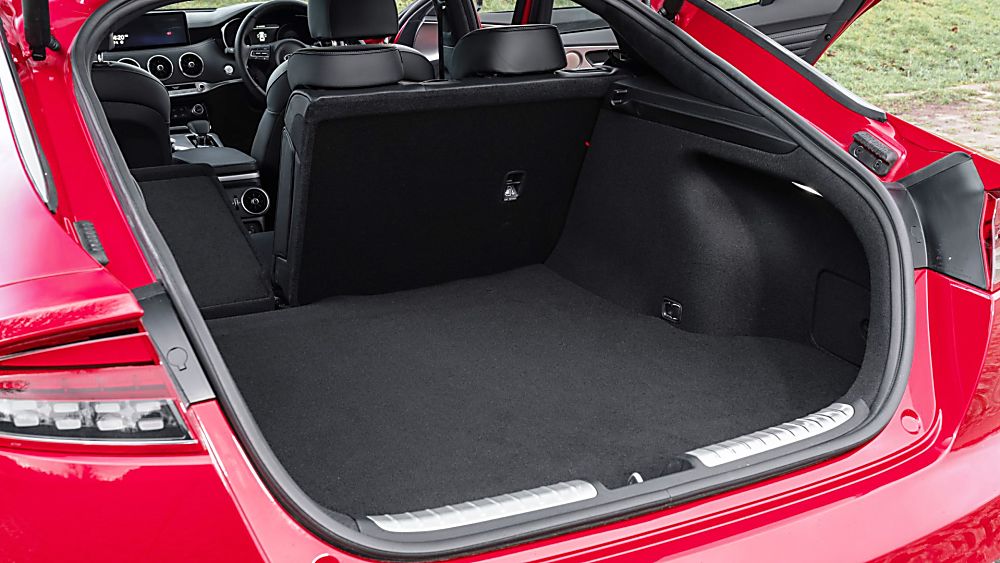 Review: KIA Stinger GT S Boot