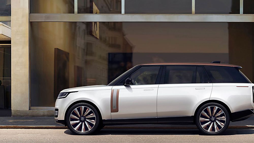 LAND ROVER: All-new Range Rover makes global debut Side