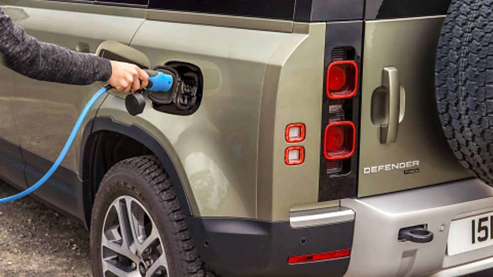 Land Rover Defender PHEV Hybrid charge