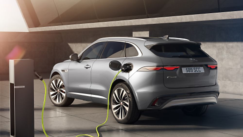 JAGUAR: 2020 F-Pace Charging