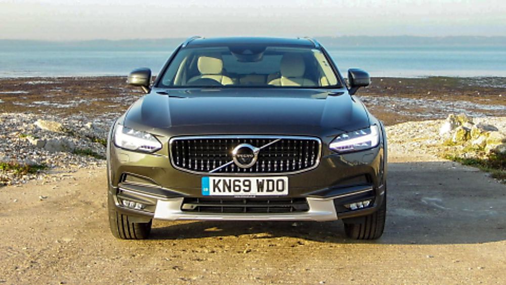 Volvo V90 Cross Country Lights