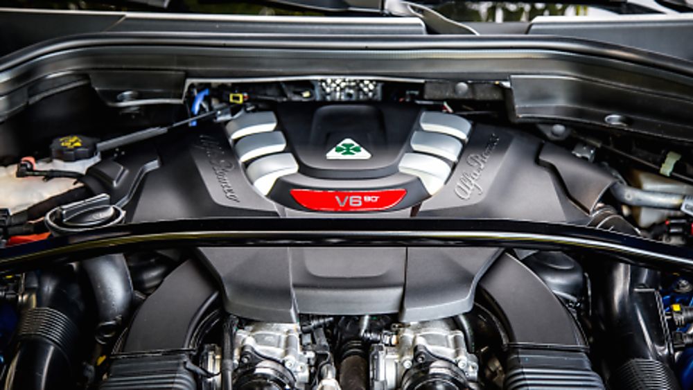 Alfa Romeo Stelvio Quadrifoglio Verde Engine