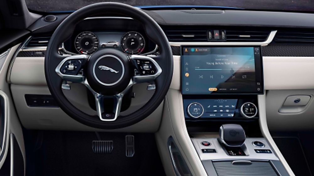 JAGUAR: 2020 F-Pace SVR Cockpit
