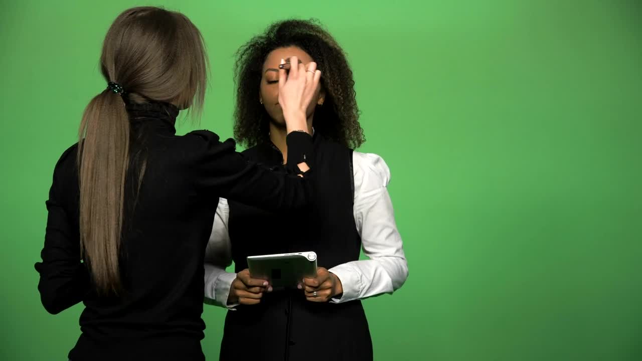 Applying Makeup to News Presenter preview