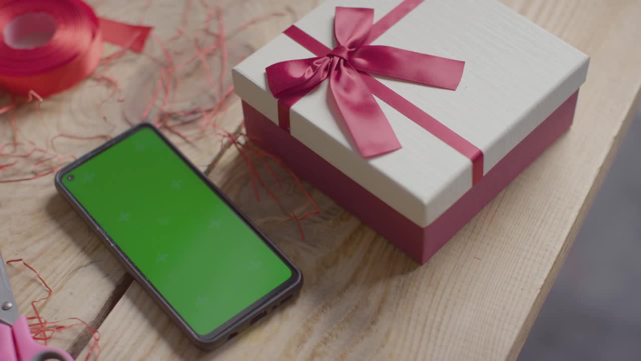Gift Box and Mobile Screen Free Green Screen preview