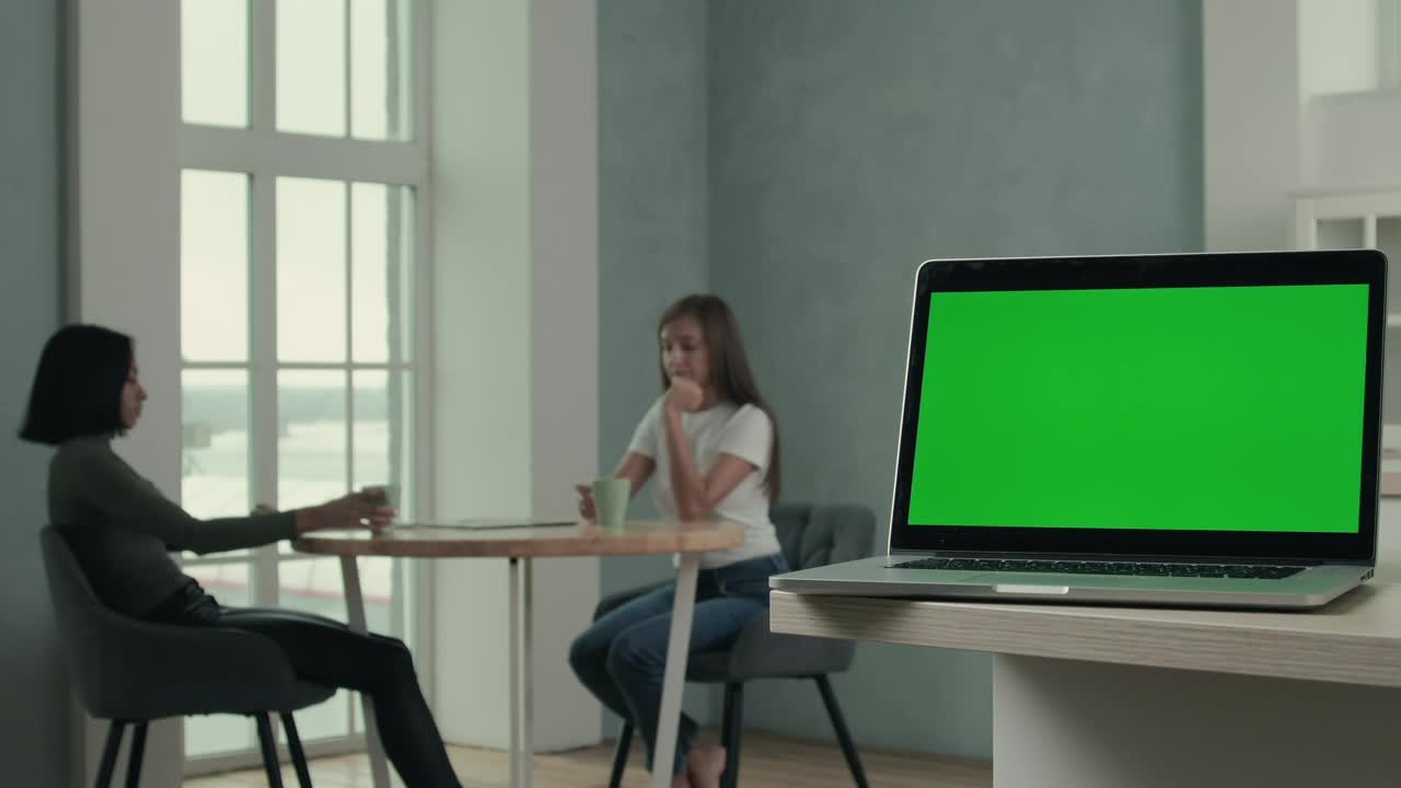 Women Tlaking Free Green Screen Video preview