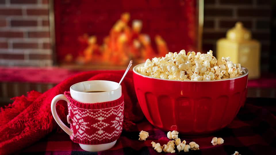 Camera focus on coffee and popcorn preview