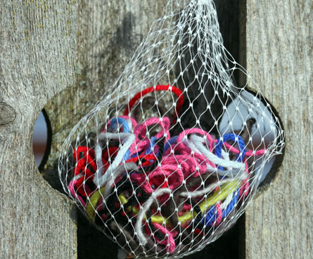 colorful strings for bird nests