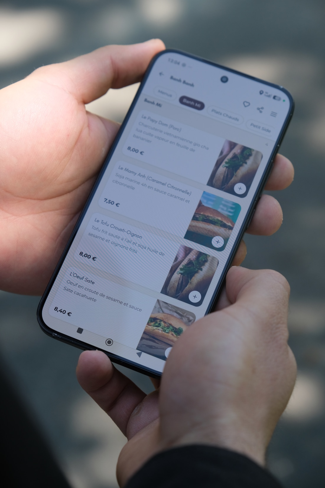L'application Truckons sur smartphone affichant le menu Banh Banh — sandwichs vietnamiens et desserts maison