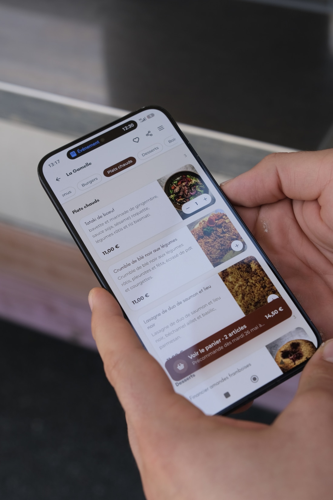 L'application Truckons sur smartphone affichant le menu réel de La Gamelle à Rennes — plats chauds, prix et bouton Voir le panier