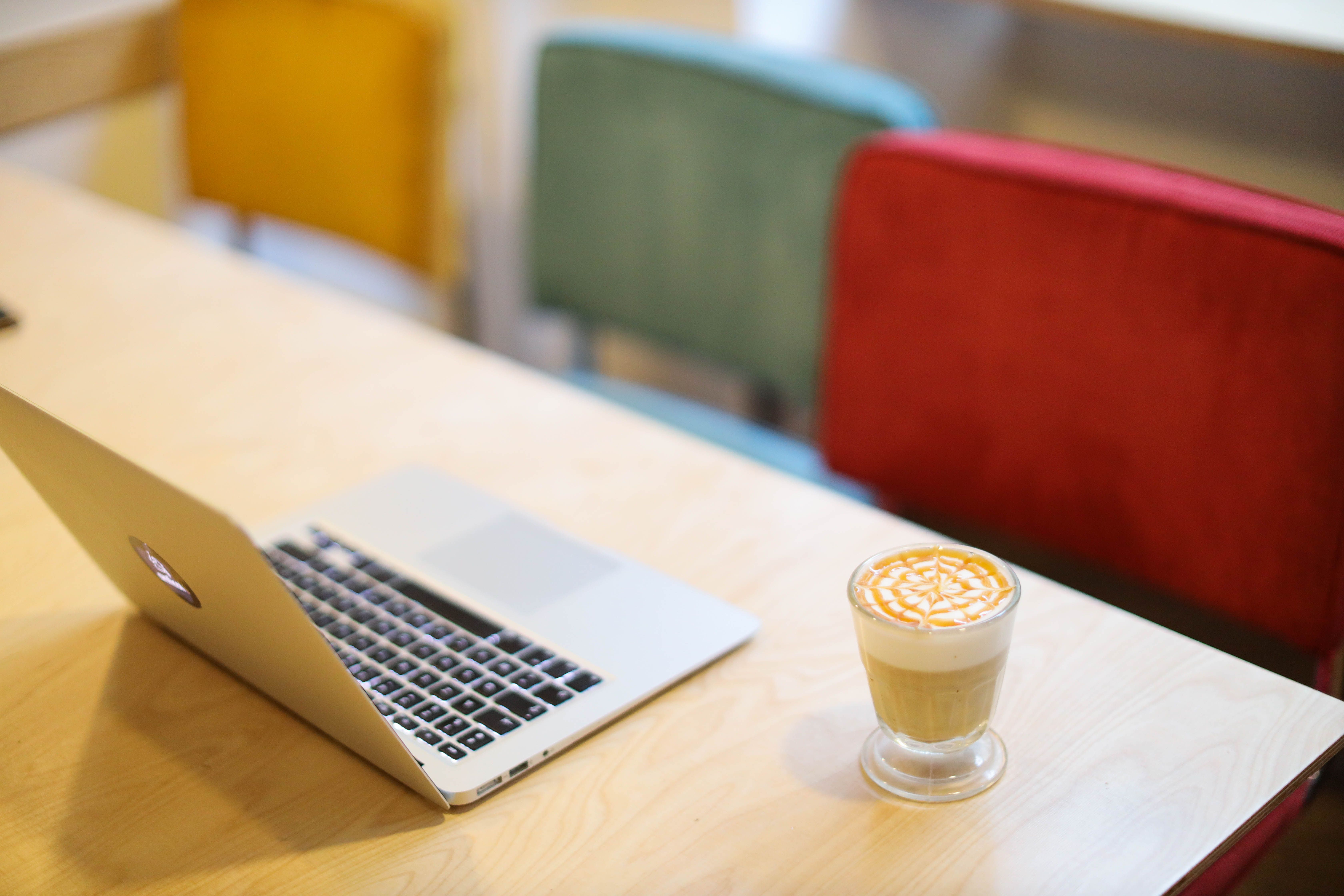 Les meilleures astuces pour travailler en mode nomade (sans bureau fixe)