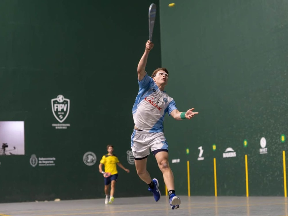 FERNÁNDEZ SE METIÓ ENTRE LOS CUATRO MEJORES Y BUSCA LA FINAL DEL MUNDIAL 