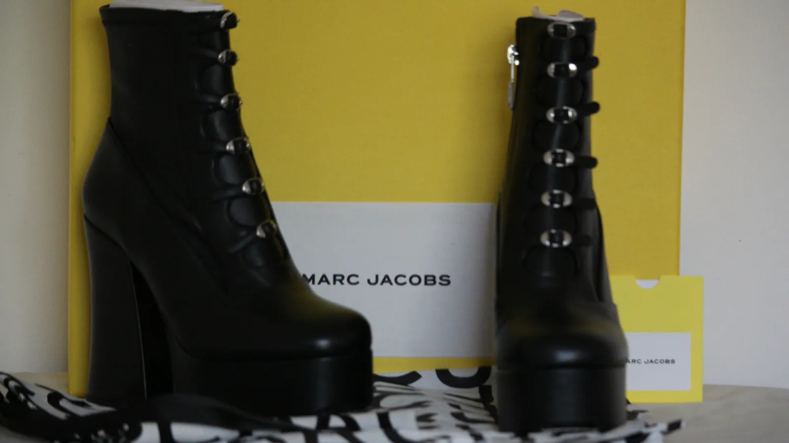 MARC JACOB'S ANKLE BOOTS
