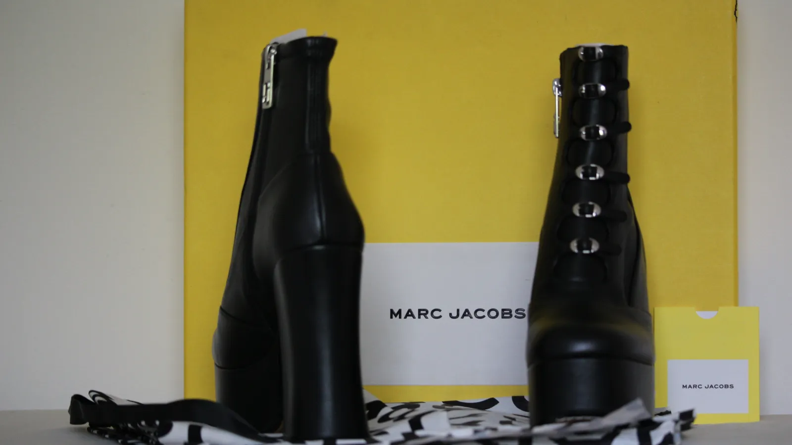 MARC JACOB'S ANKLE BOOTS