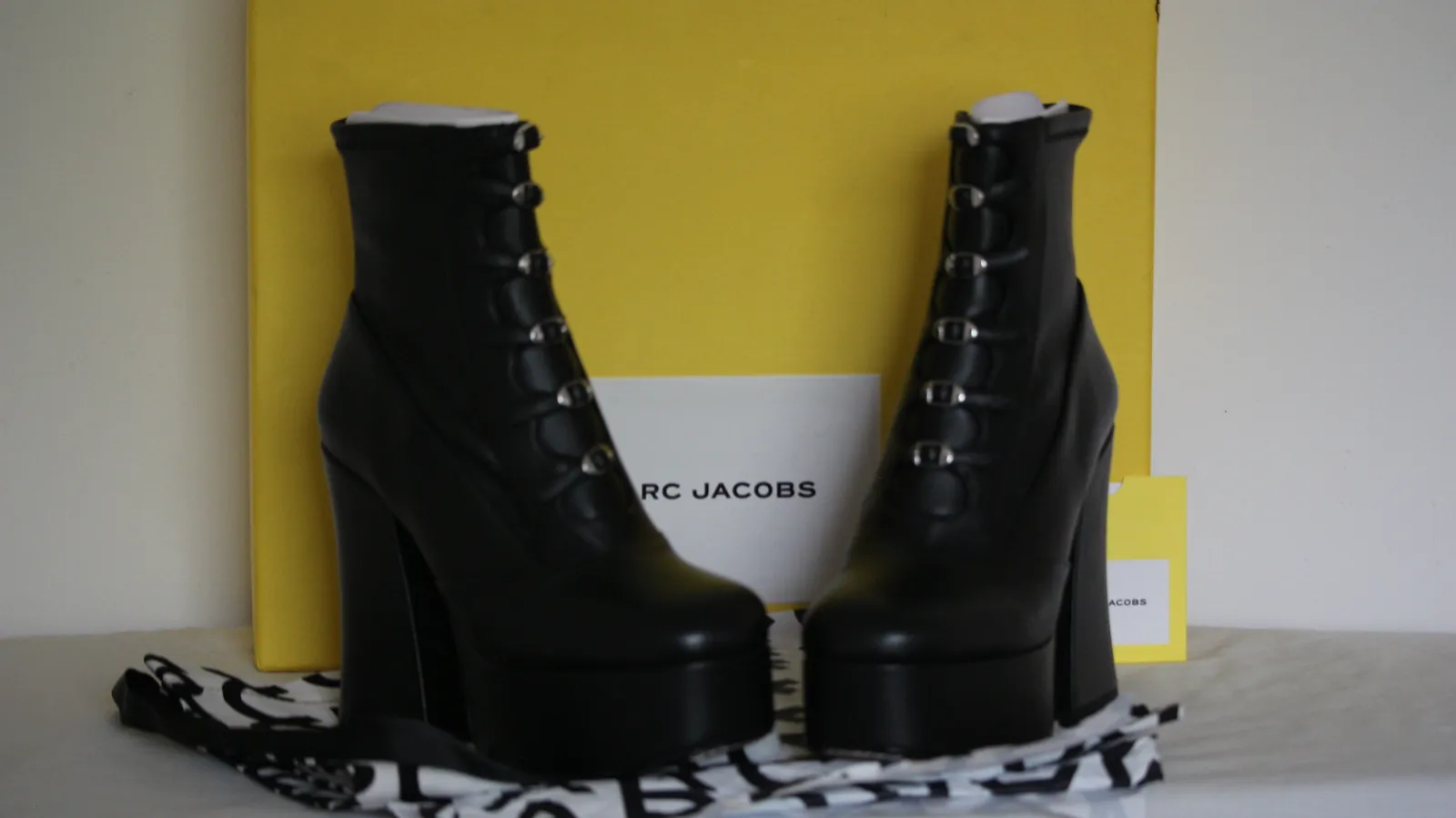 MARC JACOB'S ANKLE BOOTS