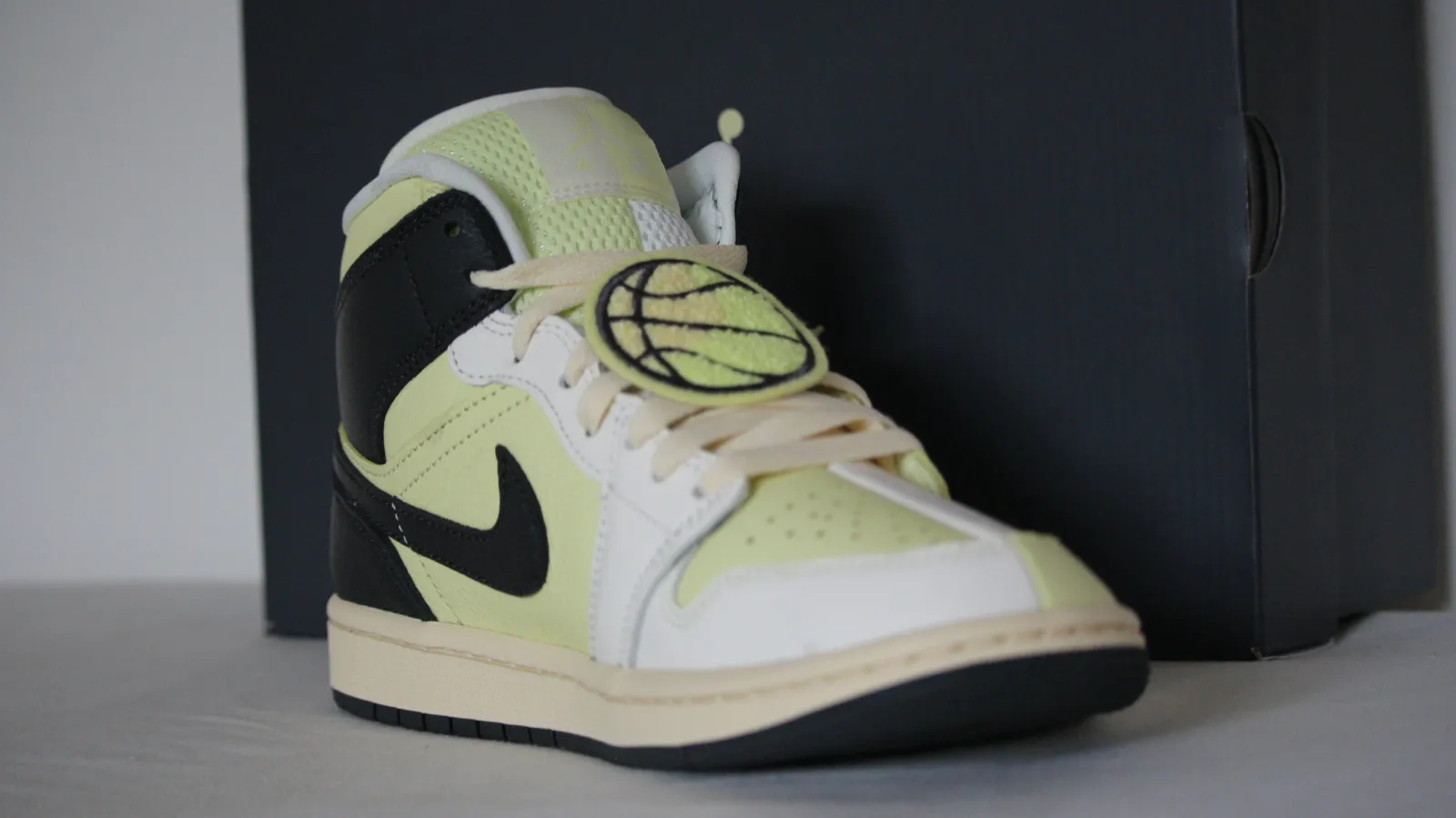 AIR JORDAN 1 MID SE