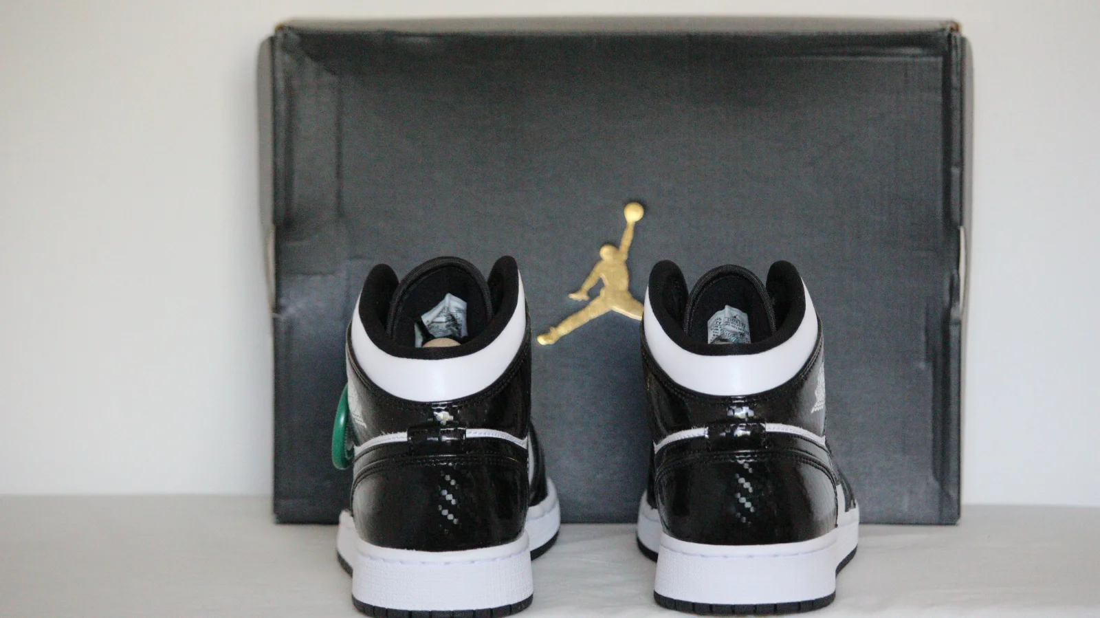 AIR JORDAN 1 MID SE (GS)