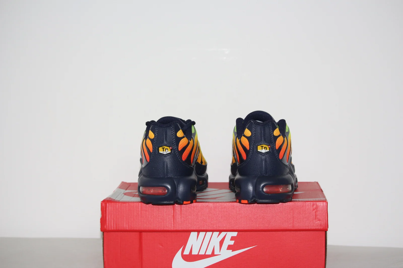 NIKE AIR MAX PLUS