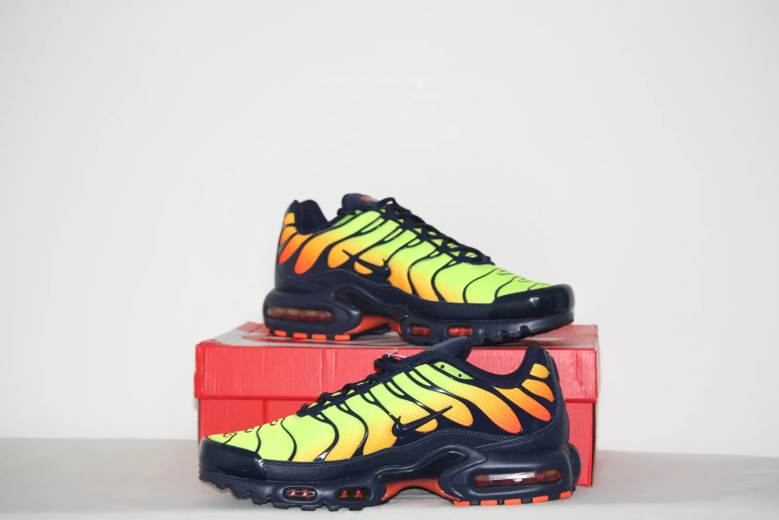 NIKE AIR MAX PLUS