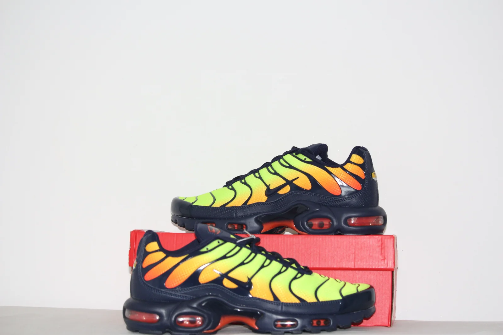 NIKE AIR MAX PLUS
